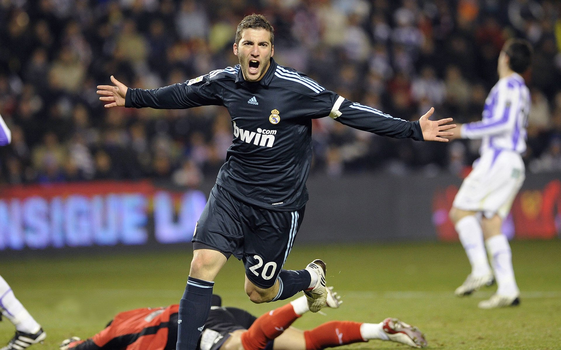 中长距离自由泳成绩稳定上升,长距离 自由泳